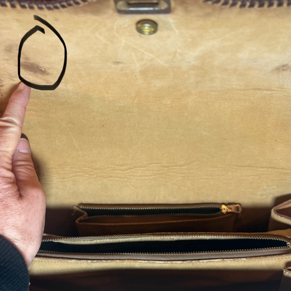 Hand tooled Leather Handbag with adjustable strap - Picture 10 of 14